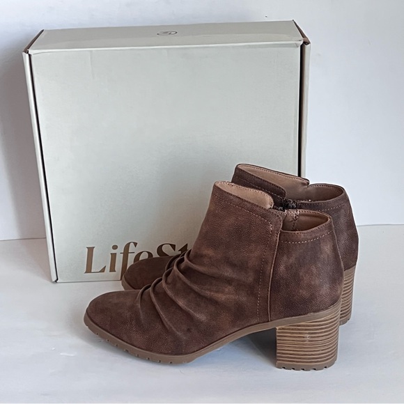 Life Stride Shoes - Life Stride Maeve (Women's) Brown Leather Casual Booties Sz 9 New with box @